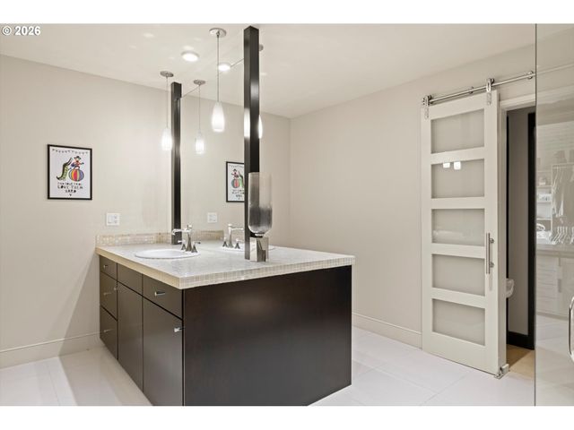 8008 Se EVERGREEN Hwy, Vancouver, WA 98664