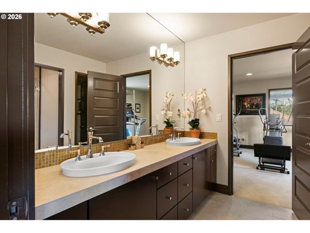 8008 Se EVERGREEN Hwy, Vancouver, WA 98664