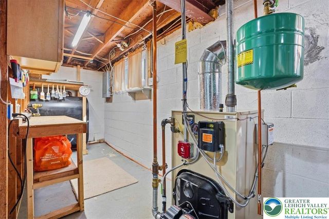 15 Flagler Street, Williams Twp, PA 18042