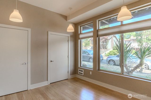 8119 Stone Avenue N, Seattle, WA 98103