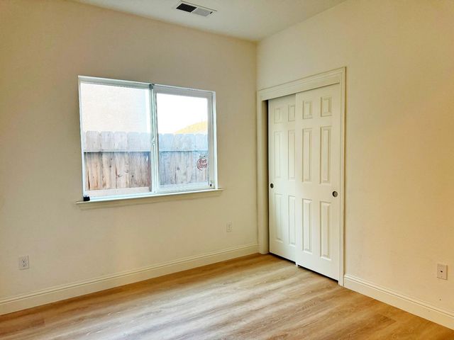 510 Stonehaven Dr, Los Banos, CA 93635