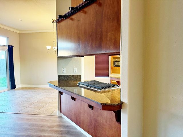 510 Stonehaven Dr, Los Banos, CA 93635