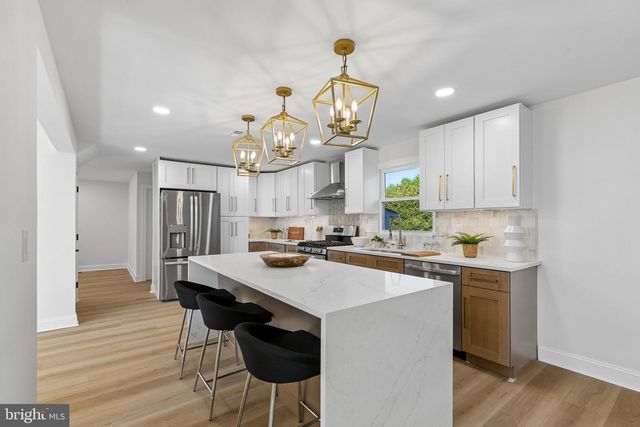 77 LENAPE DR, Doylestown, PA 18901