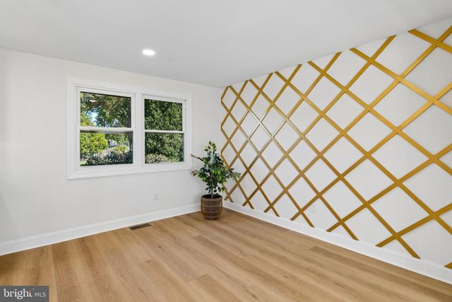 77 LENAPE DR, Doylestown, PA 18901