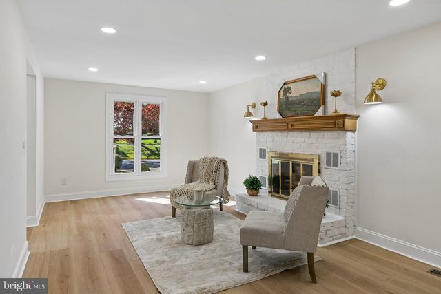 77 LENAPE DR, Doylestown, PA 18901