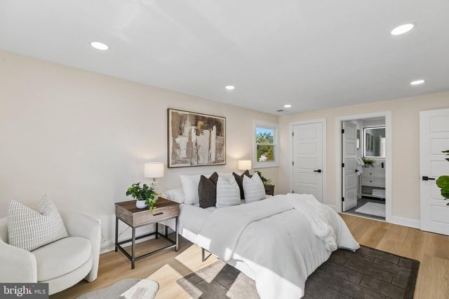 77 LENAPE DR, Doylestown, PA 18901