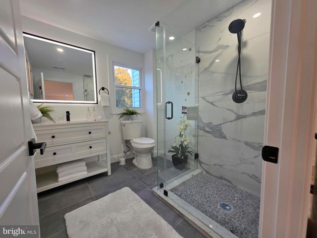 77 LENAPE DR, Doylestown, PA 18901