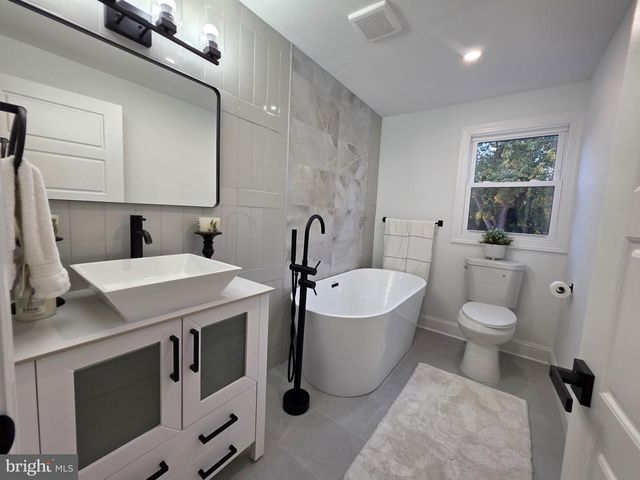 77 LENAPE DR, Doylestown, PA 18901