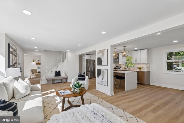 77 LENAPE DR, Doylestown, PA 18901