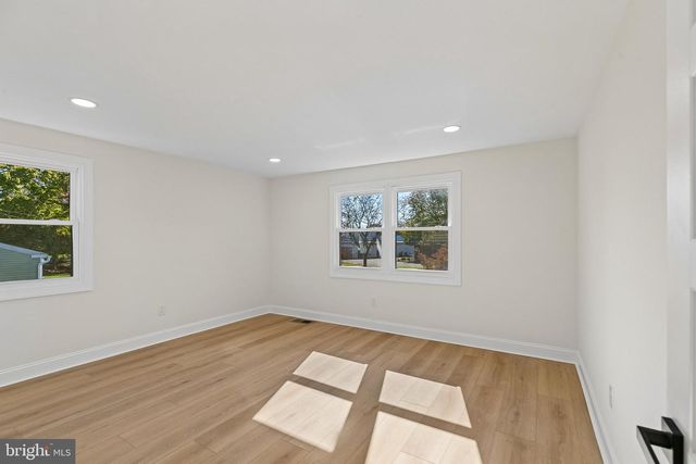 77 LENAPE DR, Doylestown, PA 18901