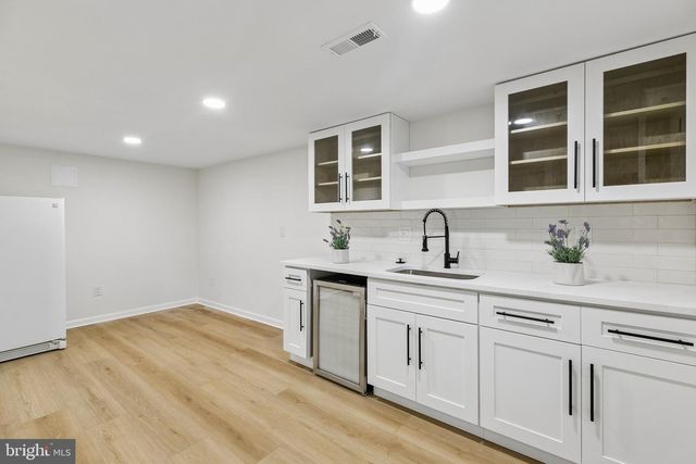 77 LENAPE DR, Doylestown, PA 18901