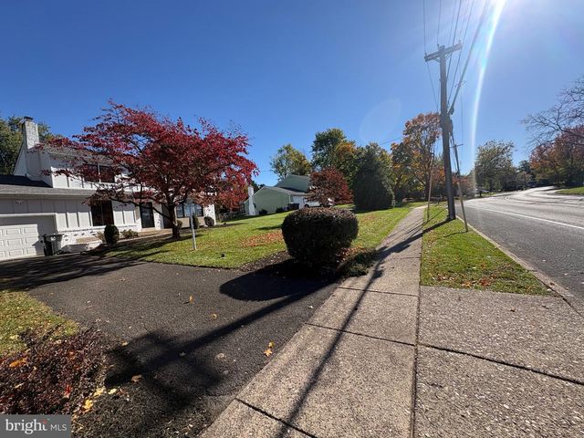 77 LENAPE DR, Doylestown, PA 18901