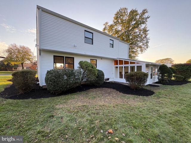 77 LENAPE DR, Doylestown, PA 18901