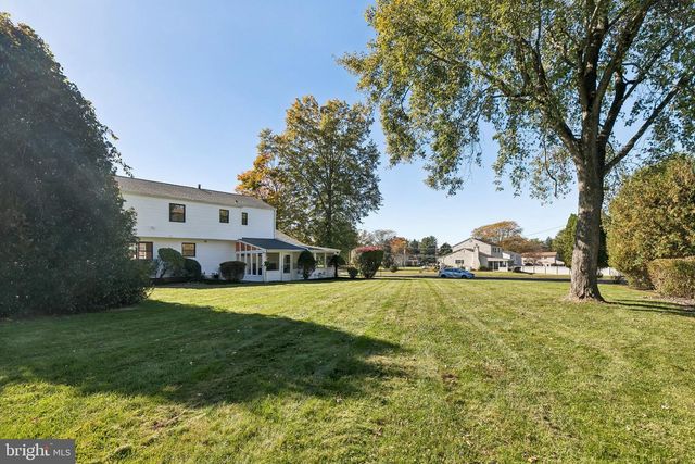 77 LENAPE DR, Doylestown, PA 18901