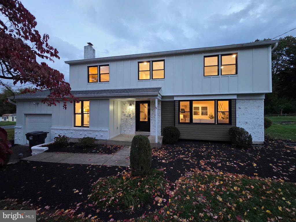 77 LENAPE DR, Doylestown, PA 18901