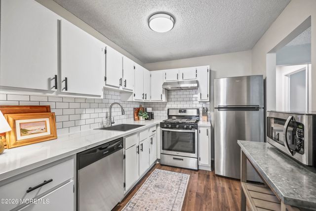 710 Ivy Court, Jackson, NJ 08527