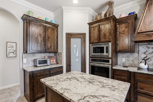 140 Flying Diamond Drive, Springtown, TX 76082