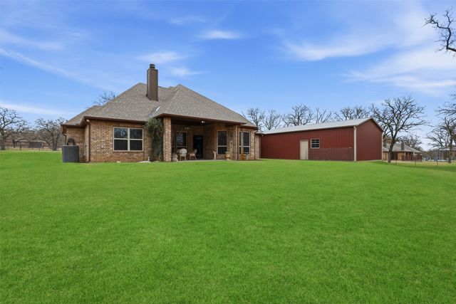 140 Flying Diamond Drive, Springtown, TX 76082