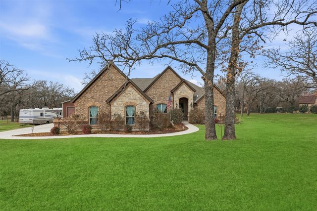 140 Flying Diamond Drive, Springtown, TX 76082