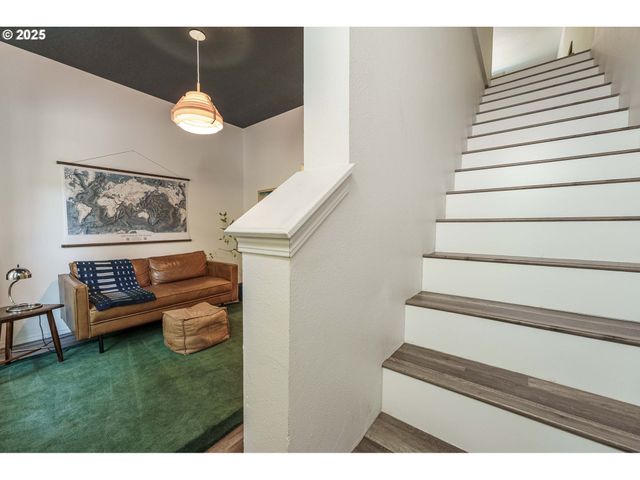 8711 N CRAWFORD St, Portland, OR 97203