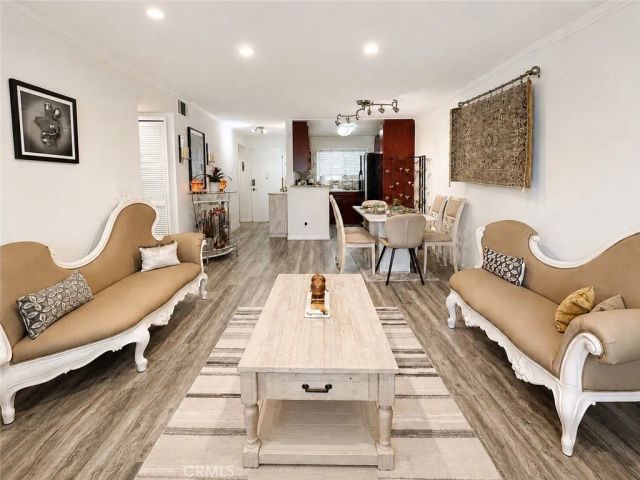 5565 Canoga Avenue 207, Woodland Hills, CA 91367