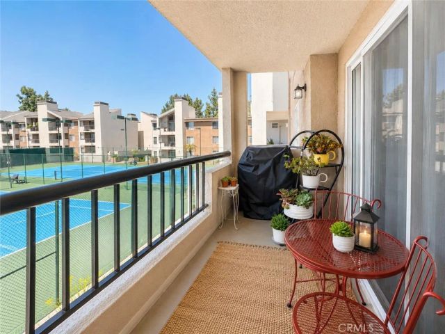 5565 Canoga Avenue 207, Woodland Hills, CA 91367