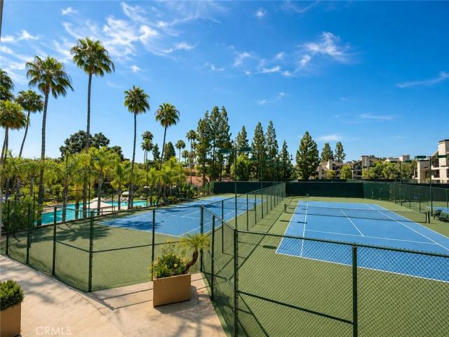 5565 Canoga Avenue 207, Woodland Hills, CA 91367