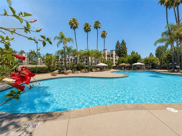5565 Canoga Avenue 207, Woodland Hills, CA 91367