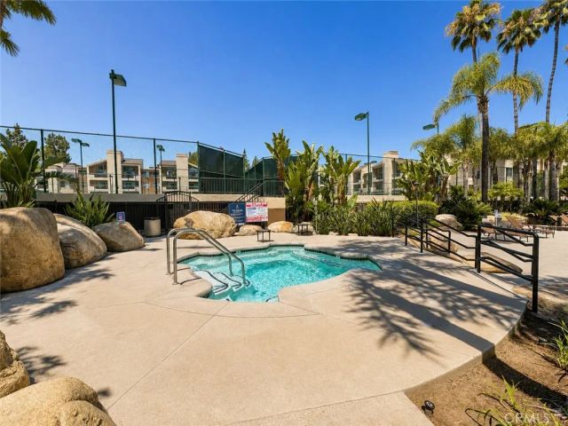 5565 Canoga Avenue 207, Woodland Hills, CA 91367