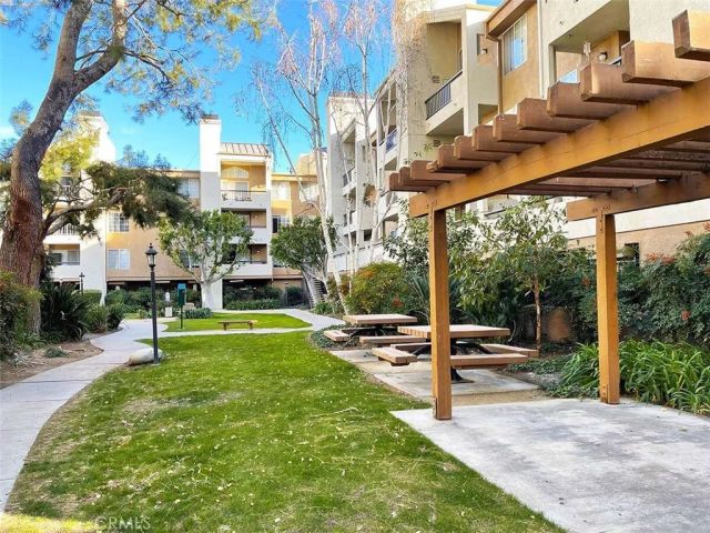 5565 Canoga Avenue 207, Woodland Hills, CA 91367