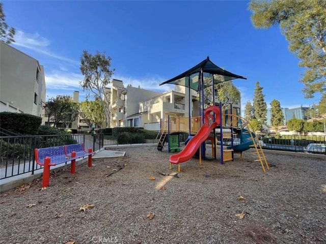 5565 Canoga Avenue 207, Woodland Hills, CA 91367