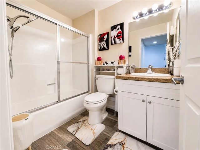 5565 Canoga Avenue 207, Woodland Hills, CA 91367