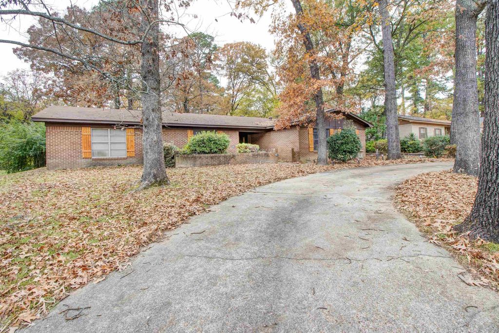 2813 Teakwood Dr., Longview, TX 75605