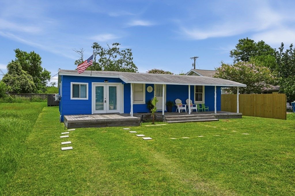 308 S 6th St, Rockport, TX 78382 — photo 3