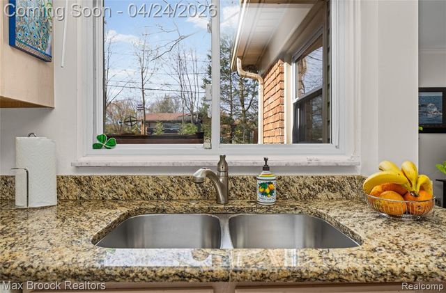 4550 Patrick Road, West Bloomfield, MI 48322