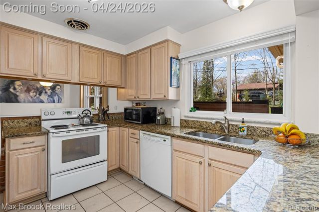 4550 Patrick Road, West Bloomfield, MI 48322