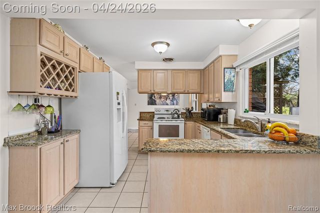 4550 Patrick Road, West Bloomfield, MI 48322