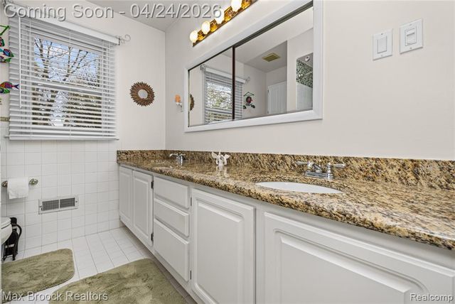 4550 Patrick Road, West Bloomfield, MI 48322