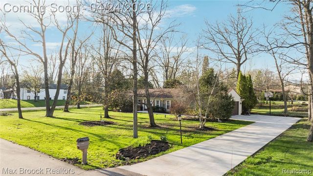 4550 Patrick Road, West Bloomfield, MI 48322