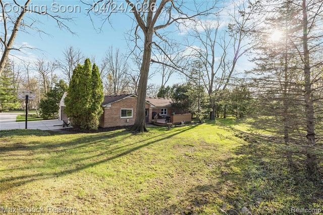 4550 Patrick Road, West Bloomfield, MI 48322