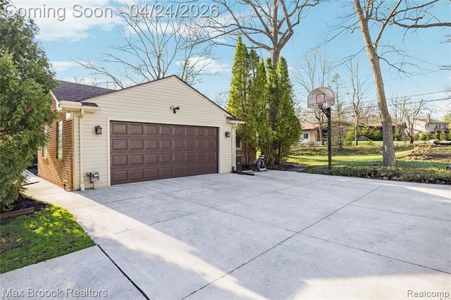 4550 Patrick Road, West Bloomfield, MI 48322