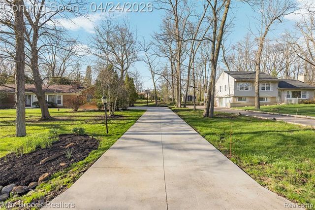 4550 Patrick Road, West Bloomfield, MI 48322
