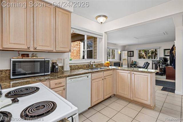 4550 Patrick Road, West Bloomfield, MI 48322