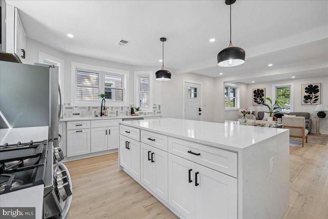 5025 BLAINE ST NE, Washington, DC 20019