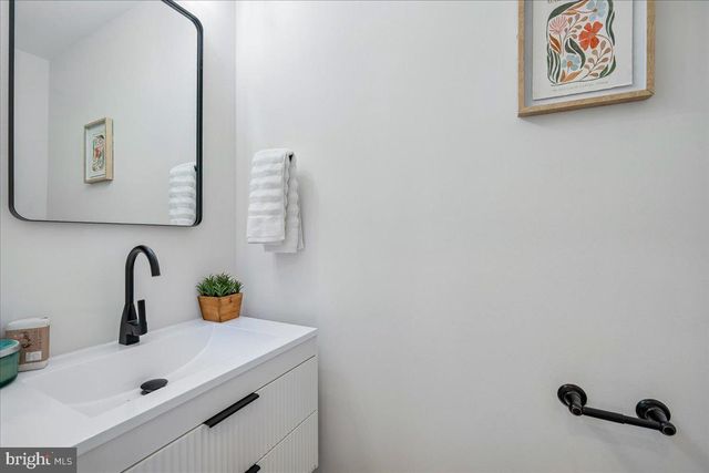 5025 BLAINE ST NE, Washington, DC 20019