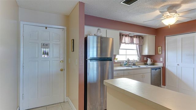 4591 MOHICAN TRAIL 137, Sarasota, FL 34233