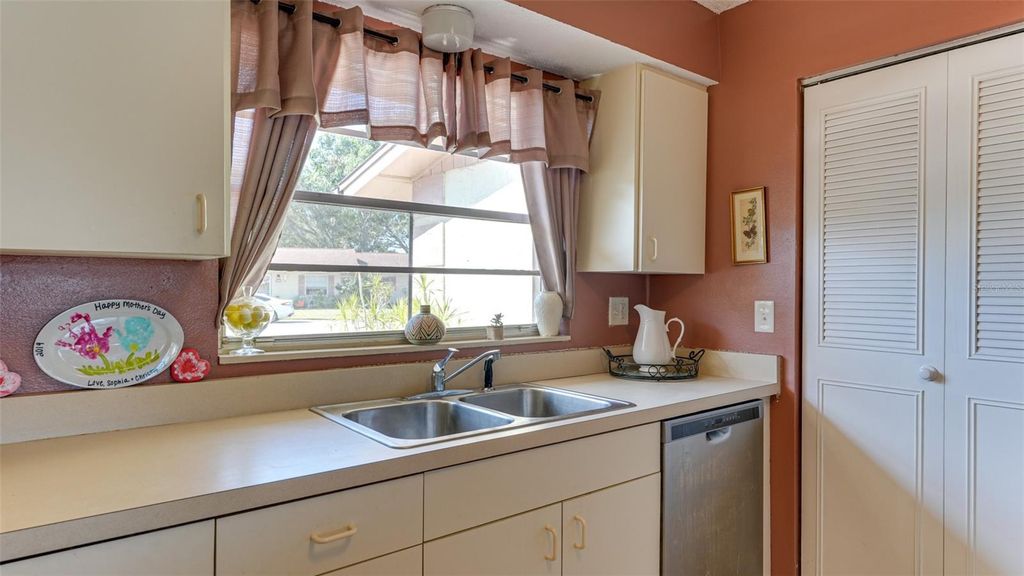 Image 10 of property listing at 4591 MOHICAN TRAIL 137, Sarasota, FL 34233