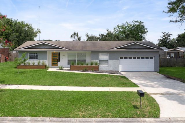 939 N Grove Park Dr, Orange Park, FL 32073