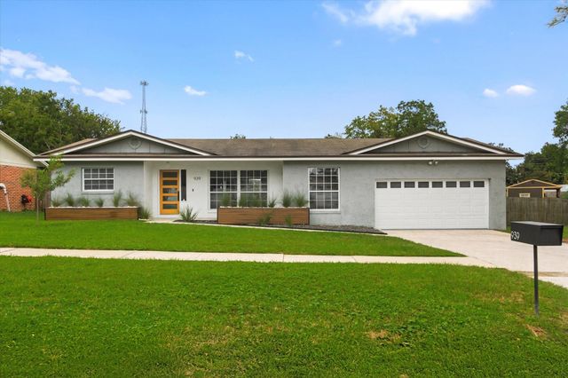 939 N Grove Park Dr, Orange Park, FL 32073