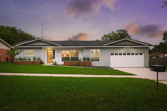 939 N Grove Park Dr, Orange Park, FL 32073